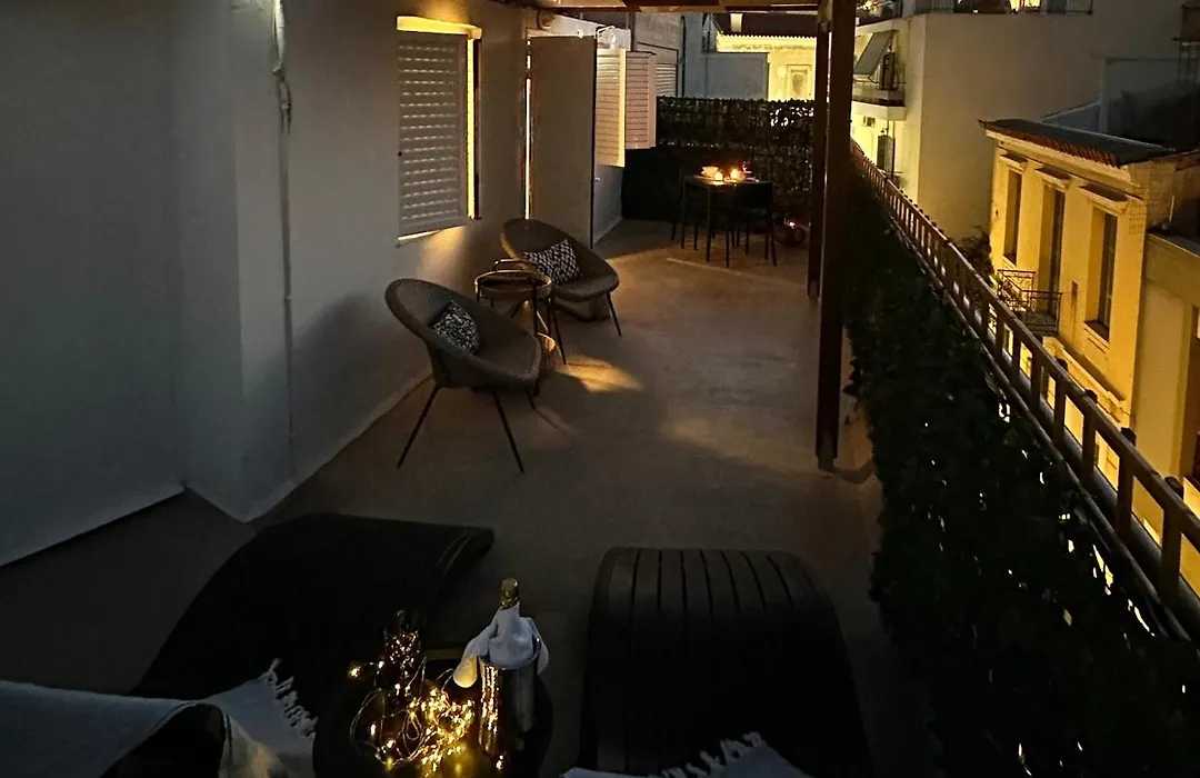 Central House In Plaka-1